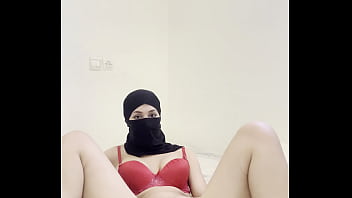 Gadis Arab Berkerudung Menggoda Dirinya, Mainkan Memek Dan Klitoris, Fantasi Erotis Muslim Yang Menggairahkan