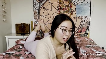 Gadis Tionghoa Imut Ini Sangat Antusias Saat Membuat Video Masturbasi Untuk Kami