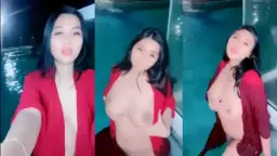 Miya Menggoda Di Kolam Renang Dengan Tubuh Seksi Yang Basah Dan Menggairahkan