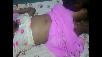 Bibi Montok Sange Pakai Saree Pink Hot, Pusar Seksi Pengen Dicium