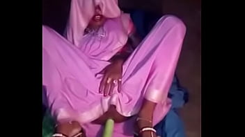 Sanskari Menantu India Menggairahkan Diri Dengan Kerudung