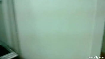 Pembantu India Lily Bergairah Dengan Bokong Besar Yang Menggoda