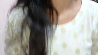 Seorang Pria Punjabi Memenuhi Kemaluan Ibu Tirinya Dengan Cairan Panas