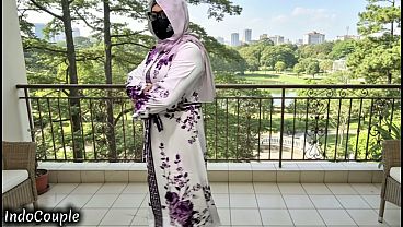 Istri Berhijab Genit Yang Haus Perselingkuhan, Tersesat Di Koridor Kampus Dan Menggoda Nafsu