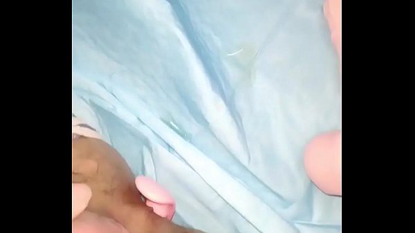 Gadis Tiongkok Merangsang Diri Hingga Memuncak, Lubang-lubangnya Terisi Penuh Dan Mengucur Deras