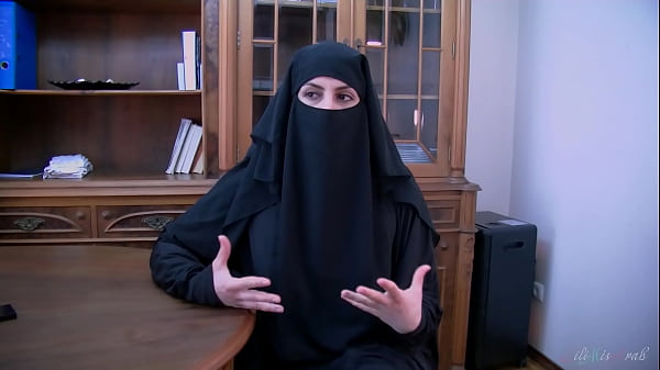 Kesepakatan Abad Ini Ditutup Dengan Ciuman Panas Dan Rayuan Mesum Dari Gadis Arab Berhijab – Lilimissarab