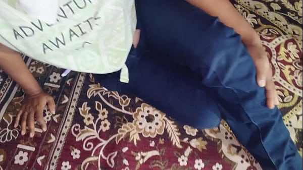Desi Bhabhi Ka Garam Pani Chhodkar Devar Ko Bhigo Diya Zor Zor Se Chudte Hue