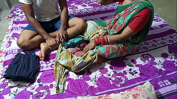 गरीब लड़की को कपड़े बेचते देखकर, पैसे के लालच में उसकी इज्जत लूट ली गई