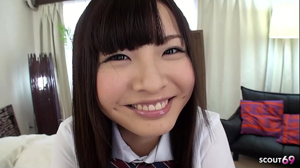 Gadis Jepang Mungil 18 Tahun Digoda Lelaki Tua Tak Dikenal, Dibawa Ke Ranjang Dan Dinodai Perawan Sampai Penuh Sperma Di Film Porno Jepang Tanpa Sensor