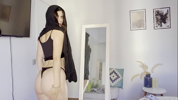 Gadis Berhijab Yang Ganas Dan Menggoda