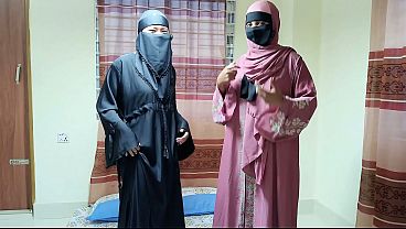 Kakak Berhijab Dan Adik Tiri Mendambakan Kontol Gede Abang Tiri Di Dalam Memek Sempit Mereka