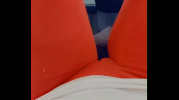 Bokong Ketat Di Gym, Celana Dalamnya Ketarik Sampai Keliatan Bentuknya