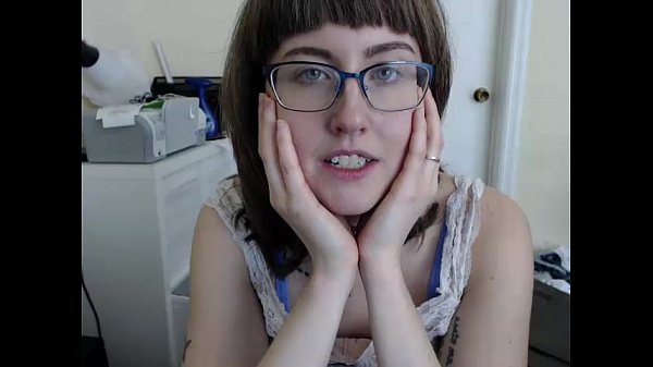 Helena73 Menggoda Dengan Membuka Paha Di Live Cam