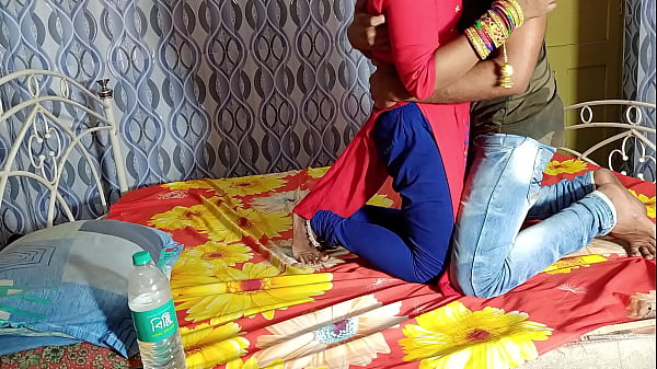 गृहणी छात्रा को उसके घर में जाकर जमकर चोदा – गर्मागर्म हिंदी आवाज में – पहला भाग