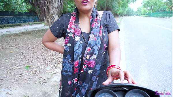 Bhabhi India Panas Melayani Klien Di Pinggir Jalan, Digituin Doggystyle Sambil Merintih Dalam Bahasa Hindi.