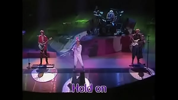 Konser Panas Yes 1983: Saat Rock Berubah Jadi Erotis