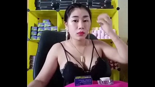ស្រីតា Live លក់ឡេប បើកដោះពេញទំហឹងអោយគេមើលដោយឥតគិតថ្លៃ