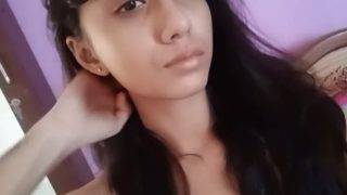 Gadis Desai Bugil Pose Mesra Di Kamar
