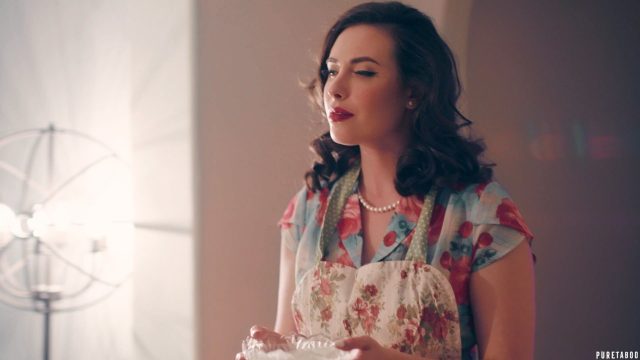 Kembalinya Dua Wanita Liar: Kisah Panas Whitney Wright Dan Casey Calvert