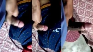 Video Panas Pria Memuntahkan Sperma Di Pantat Ibu Tirinya