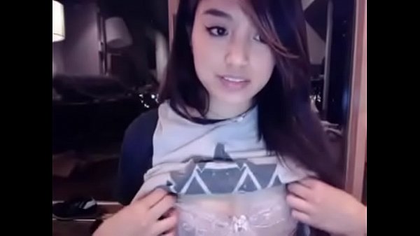 Gadis Asia Muda Terekam Kamera Dengan Sensualitas Menggoda