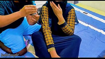 Adik Tiri Berhijab Nekat Buka Pussy Buat Main, Tapi Kakak Pilih Lubang Yang Salah Untuk Colok Mainan