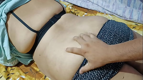 Jiya, Bhabi Desi Yang Nakal, Nikmati Pijatan Sensual Di Pantatnya