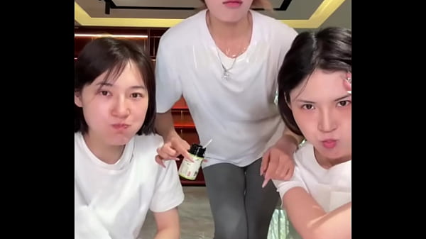 Cô Nàng Nhỏ Nhắn Quyến Rũ ở Trung Hoa