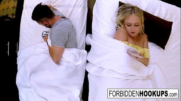 Gadis Seksi Berhubungan Intim Dengan Saudara Tiri Terlarang!