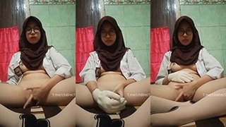 Abg Sma Yuva Pake Seragam, Ngeloyor Sambil Colok Memek Sempit Masih Perawan.