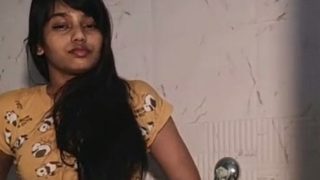 Gadis India Panas Telanjang Mandi Di Kamar Mandi