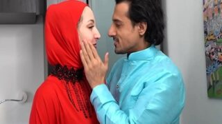Pacar Ganas Menghajar Pelacur Berhijab Di Depan Suaminya