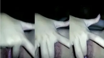 Putri Kurnia Ngocok Memek Sambil Crot Diatas.