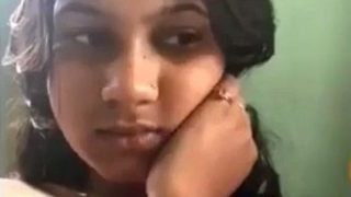 Tampilan Telanjang Pacar Desi Pemalu Yang Menggoda