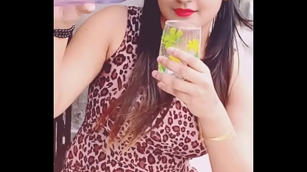 Cewek India Pose Ngehe Siap Digebukin