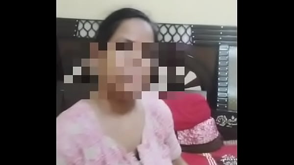 Desi Bhukhi Bhabhi Ka Pyasa Badan, Chodne Ko Taras Raha Hai.