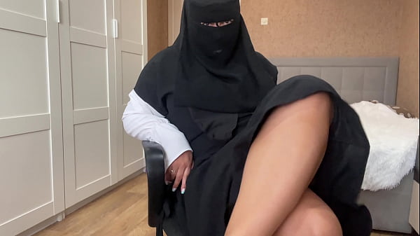 Gadis Arab Berhijab Mainin Memek Basah Sampe Becek