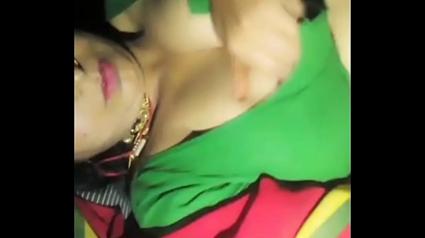 Desi Aunty Keluarin Tetek Gede