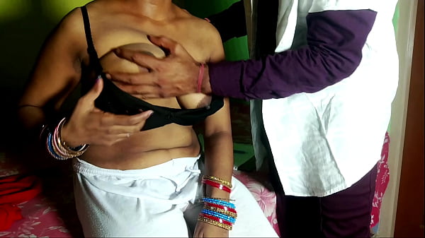Dokter Menggila, Merobek Selaput Dara Pasien Perawan Dengan Suara Hindi Yang Menggairahkan