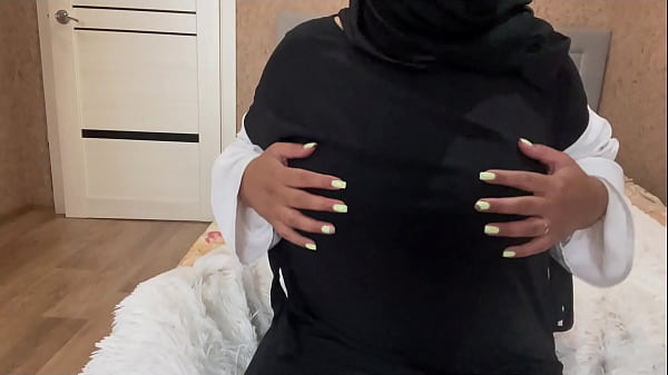 Arab Milf Jasmine, Celana Dalamnya Nggak Pake, Siap Digoyang