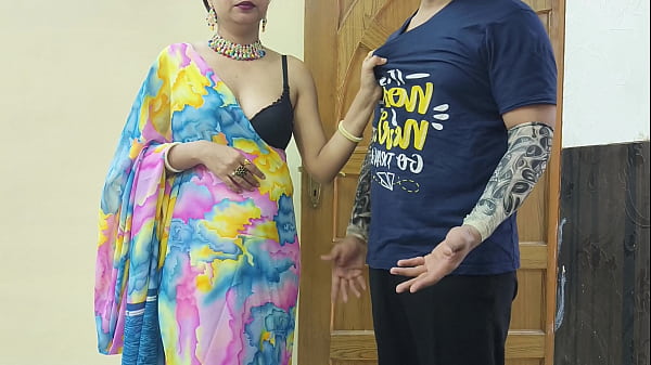 Ibu Tiri India Berpayudara Besar Bantu Anak Tirinya Berhenti Merokok Dan Beri Dia Kenikmatan Seksual
