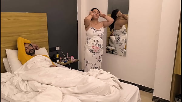 Desi Cewek Puja Baby Mandi Pagi, Basah-basahin Semua.