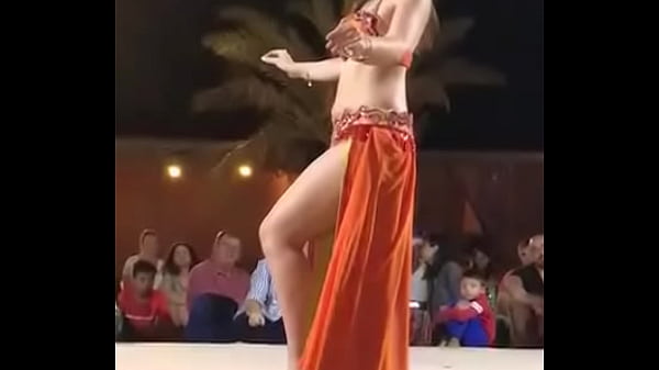 Tarian Desi Bikin Meleleh, Goyangannya Bikin Nafsu Naik!