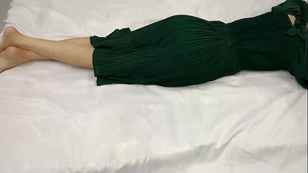 Saat Malam Tiba, Step Adikku Yang Masih 18 Tahun Sendirian Di Kamar, Aku Masuk Dan Memuaskan Nafsu Birahi Di Memeknya.