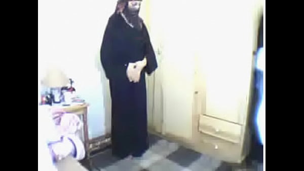 Gadis Arab Selesai Sholat Langsung Mainin Memek Sendiri.