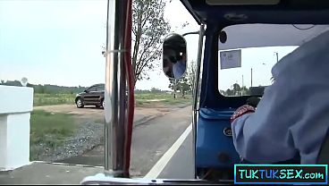 Ibu-ibu Thailand Jalanan Digodain, Terus Digiring Buat Tamasya Panas