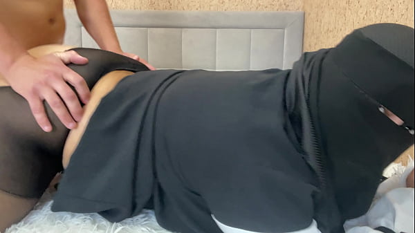 Arab Milf Nungging Di Kontol Gue, Gue Crot Di Dalem Memek Sempitnya