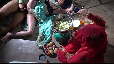 Ibu Tiri Dapur Xxx, Masakan India Desi, Bokep Hot Ibu Tiri Dalam Bahasa Hindi, Bikin Makin Basah.