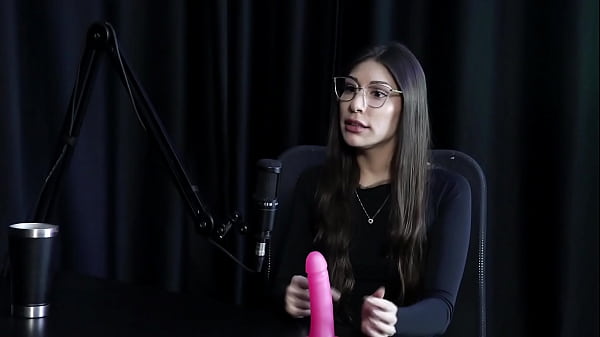 Mama Gak Suka Seks, Keluarga Dikontrol Ketat, Bedanya Deep Throat – Melina Khalifa (tonton Di: Sheer/red)