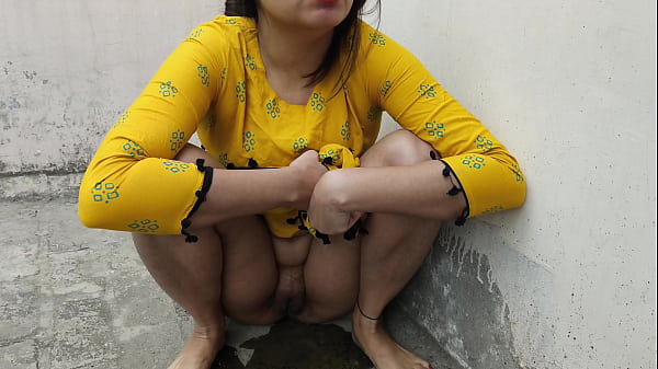 Kaamwali Boli: “saheb, Pagar Bada Do, Main Sab Kuch De Dungi” – Hindi Dirty Talk Xxx Hd Video, Outdoor Mein Peshab Kiya